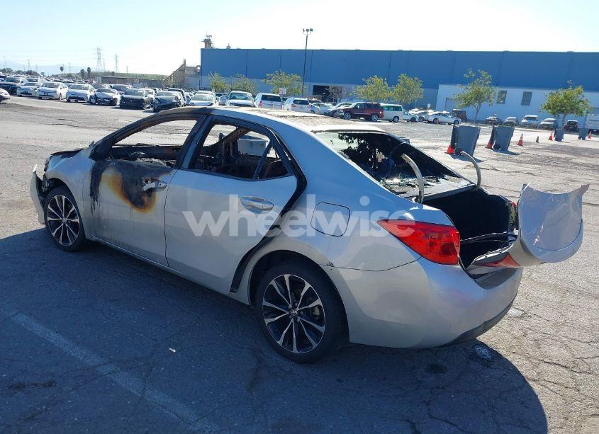 Photo 3 of 2019 Toyota Corolla SE (VIN 2T1BURHE6KC208362)