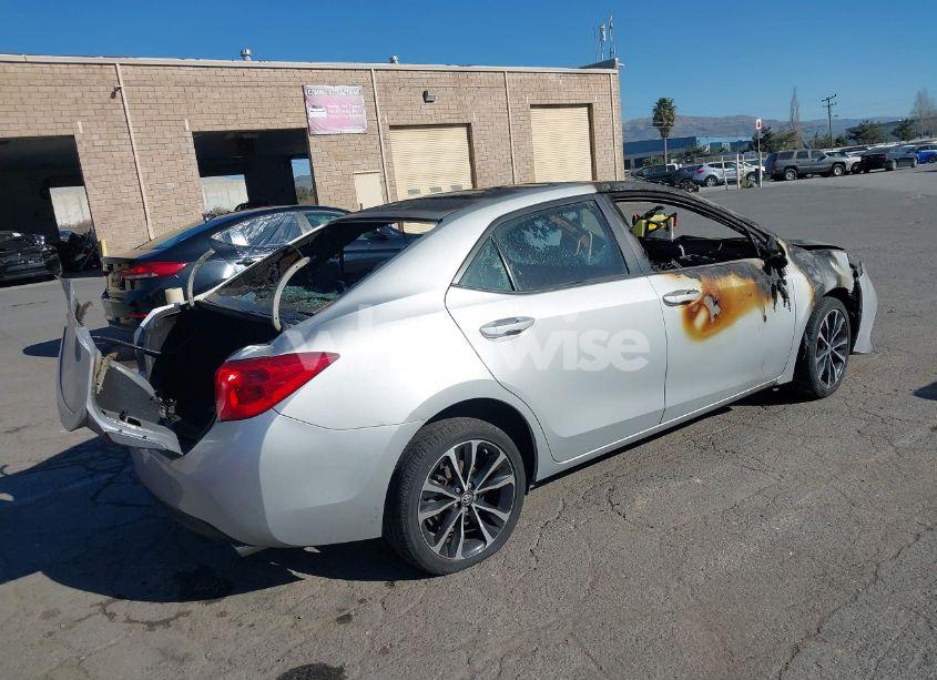 Photo 4 of 2019 Toyota Corolla SE (VIN 2T1BURHE6KC208362)