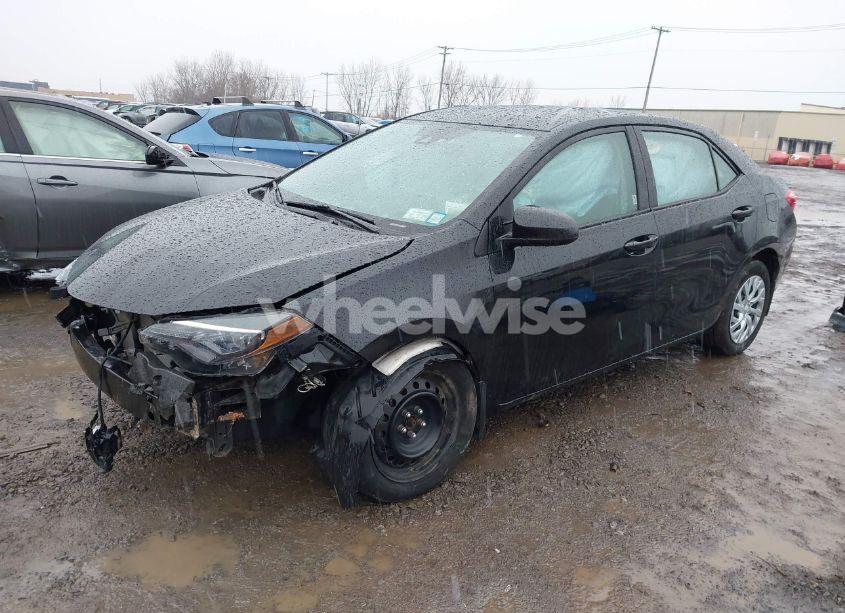 Photo 2 of 2019 Toyota Corolla LE (VIN 2T1BURHE6KC216297)