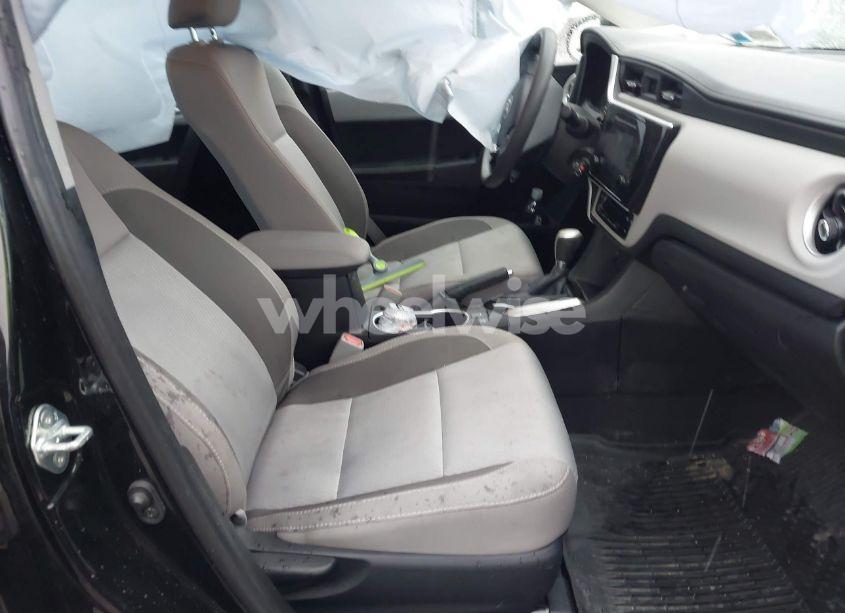 Photo 5 of 2019 Toyota Corolla LE (VIN 2T1BURHE6KC216297)