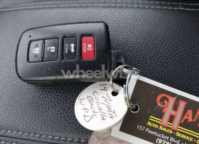 Photo 11 of 2019 Toyota Corolla XLE (VIN 2T1BURHE6KC221998)