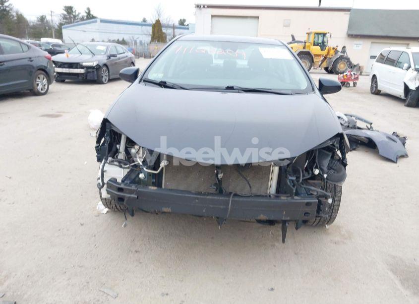 Photo 13 of 2019 Toyota Corolla XLE (VIN 2T1BURHE6KC221998)