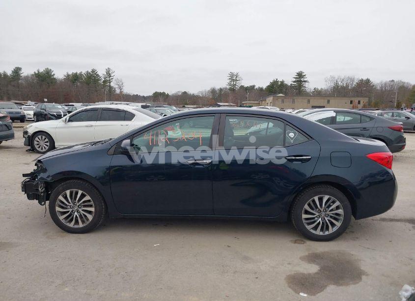 Photo 15 of 2019 Toyota Corolla XLE (VIN 2T1BURHE6KC221998)