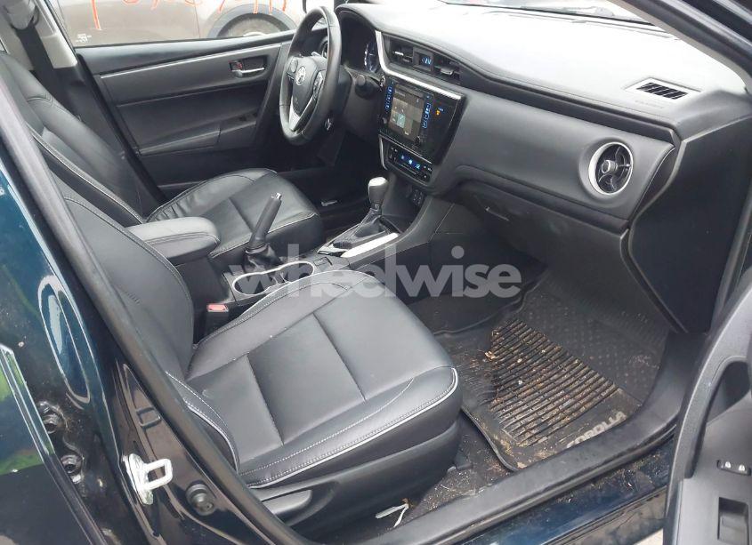 Photo 5 of 2019 Toyota Corolla XLE (VIN 2T1BURHE6KC221998)