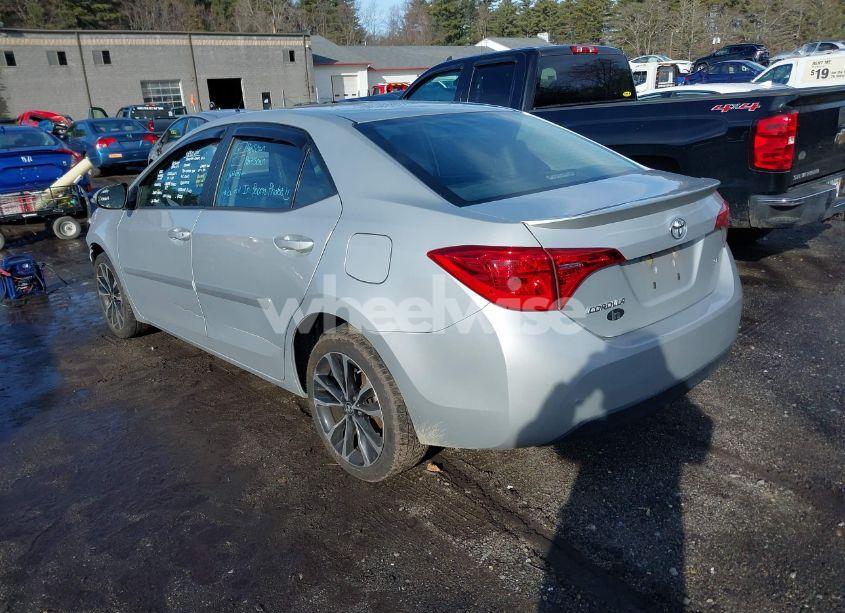 Photo 3 of 2019 Toyota Corolla SE (VIN 2T1BURHE6KC223265)