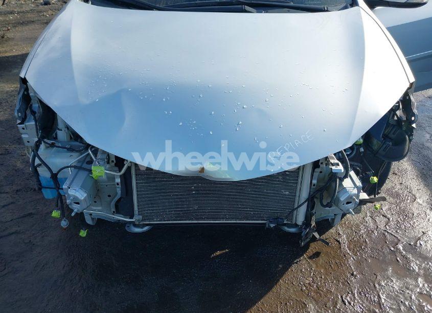 Photo 6 of 2019 Toyota Corolla SE (VIN 2T1BURHE6KC223265)