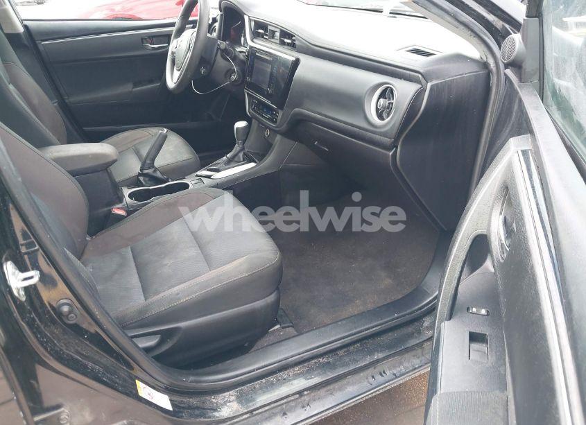 Photo 5 of 2019 Toyota Corolla LE (VIN 2T1BURHE6KC226179)