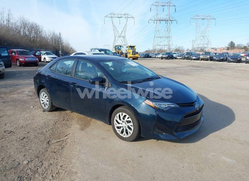 2019 Toyota Corolla LE (VIN 2T1BURHE6KC228546) main photo