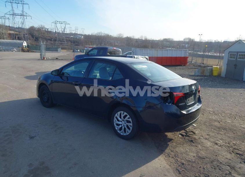 Photo 3 of 2019 Toyota Corolla LE (VIN 2T1BURHE6KC228546)