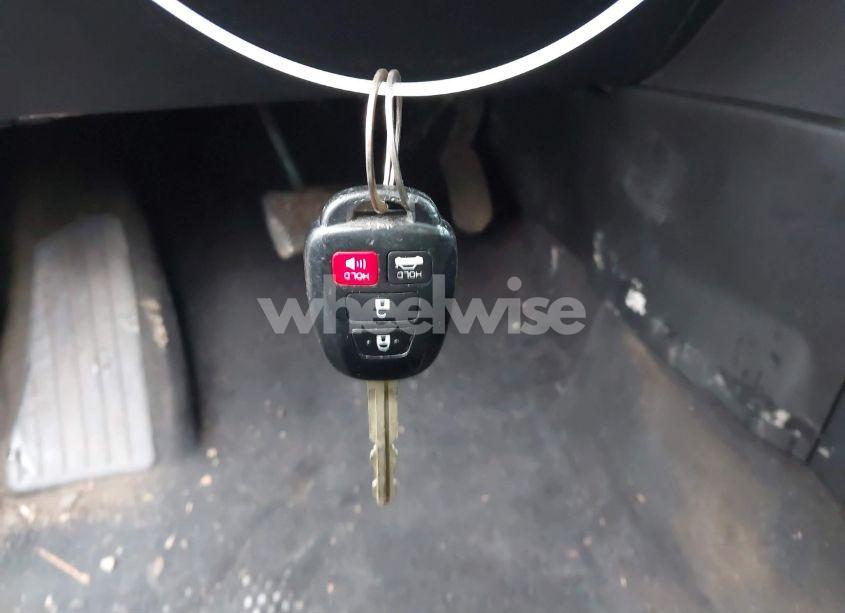 Photo 11 of 2014 Toyota Corolla LE (VIN 2T1BURHE7EC030515)