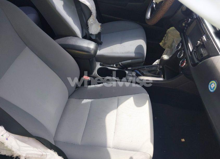 Photo 5 of 2015 Toyota Corolla L (VIN 2T1BURHE7FC278832)