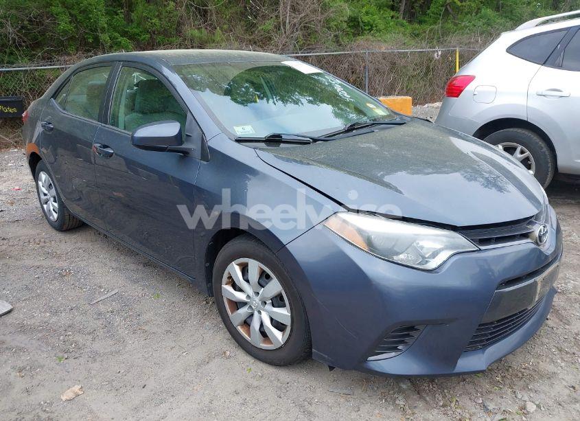 2015 Toyota Corolla LE (VIN 2T1BURHE7FC310002) main photo