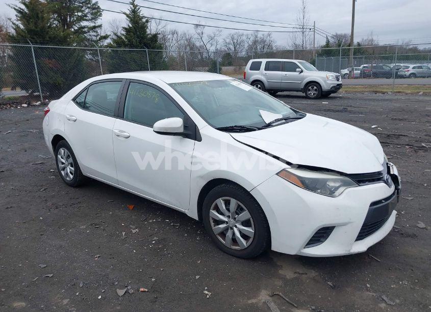 2015 Toyota Corolla LE (VIN 2T1BURHE7FC382155) main photo