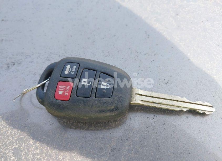 Photo 11 of 2016 Toyota Corolla LE (VIN 2T1BURHE7GC525624)