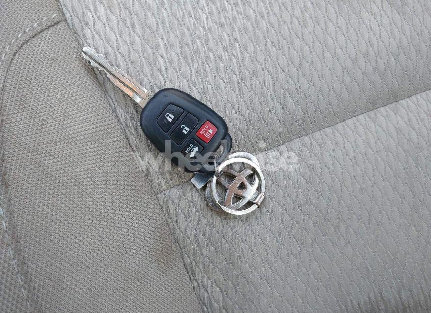 Photo 11 of 2016 Toyota Corolla LE (VIN 2T1BURHE7GC607918)