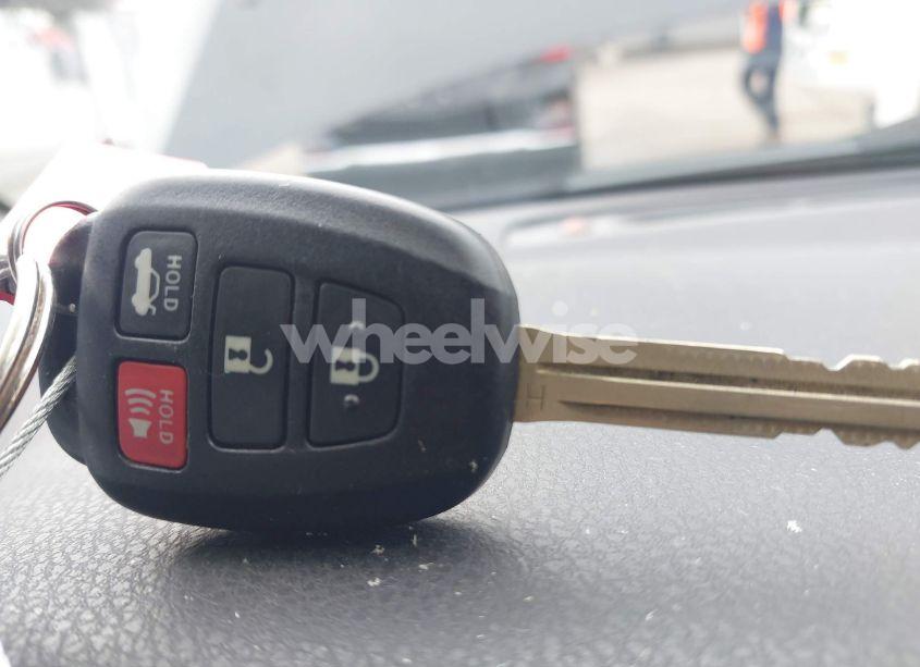 Photo 11 of 2017 Toyota Corolla SE (VIN 2T1BURHE7HC753429)