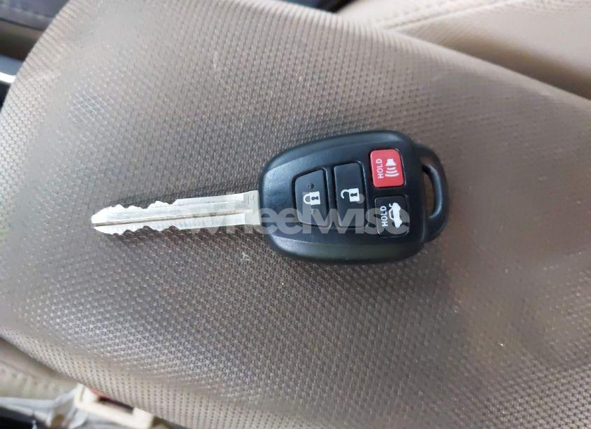 Photo 11 of 2017 Toyota Corolla LE (VIN 2T1BURHE7HC764480)