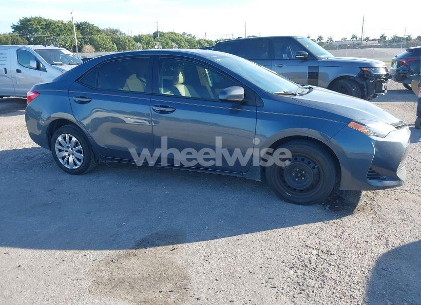 2017 Toyota Corolla LE (VIN 2T1BURHE7HC811023) main photo