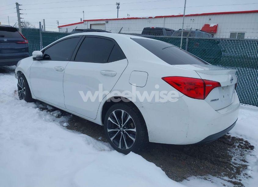 Photo 3 of 2017 Toyota Corolla SE (VIN 2T1BURHE7HC821082)