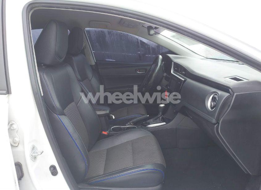 Photo 5 of 2017 Toyota Corolla SE (VIN 2T1BURHE7HC821082)