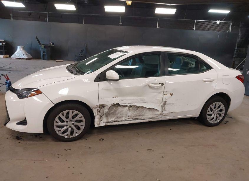 Photo 6 of 2017 Toyota Corolla LE (VIN 2T1BURHE7HC860643)