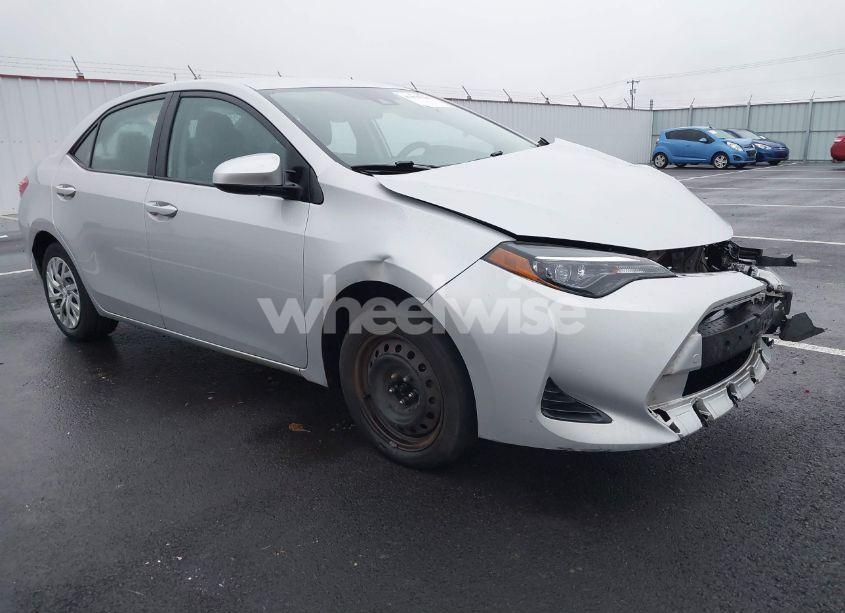 2017 Toyota Corolla LE (VIN 2T1BURHE7HC923630) main photo