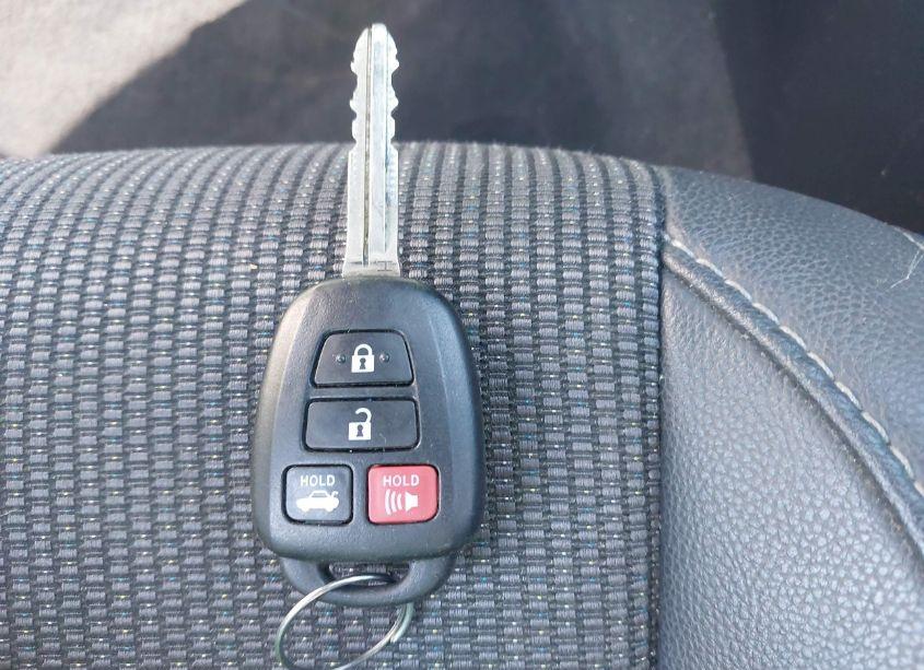 Photo 11 of 2018 Toyota Corolla SE (VIN 2T1BURHE7JC019623)