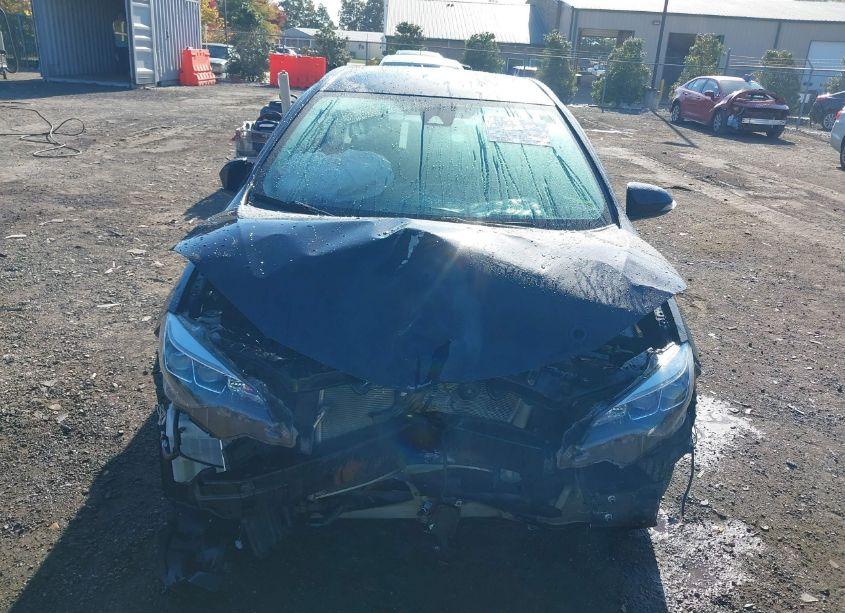 Photo 13 of 2018 Toyota Corolla SE (VIN 2T1BURHE7JC019623)