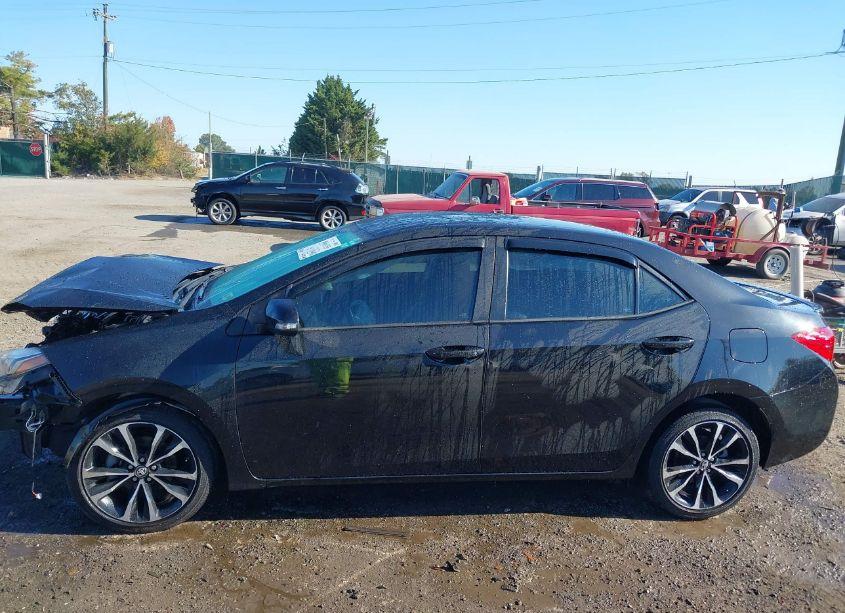 Photo 15 of 2018 Toyota Corolla SE (VIN 2T1BURHE7JC019623)