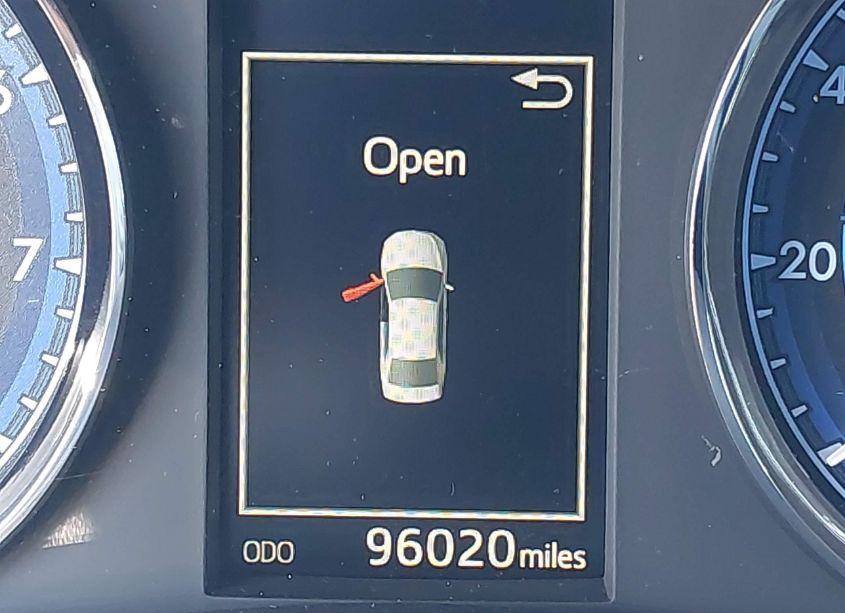 Photo 16 of 2018 Toyota Corolla SE (VIN 2T1BURHE7JC019623)