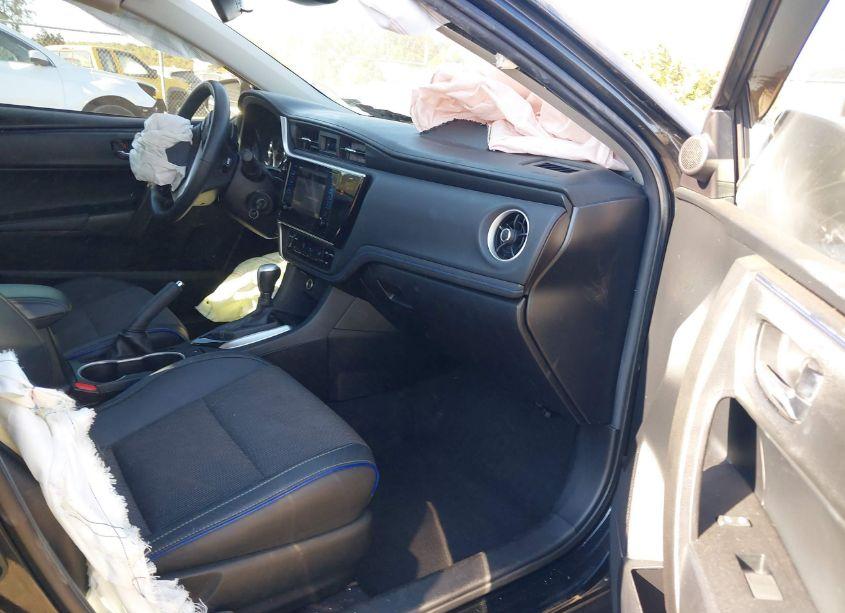 Photo 5 of 2018 Toyota Corolla SE (VIN 2T1BURHE7JC019623)