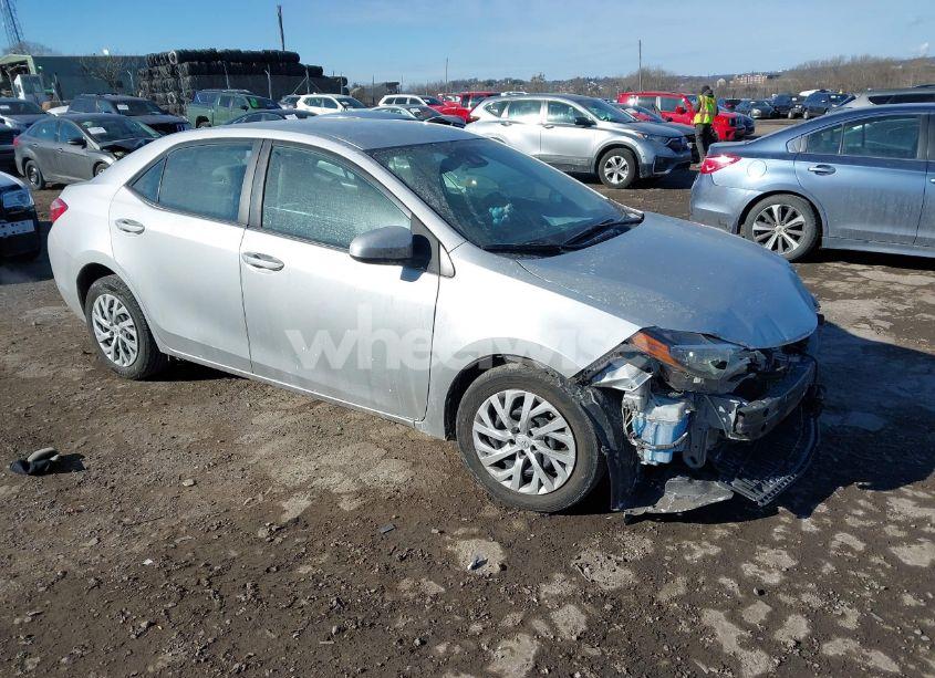 2018 Toyota Corolla LE (VIN 2T1BURHE7JC046630) main photo