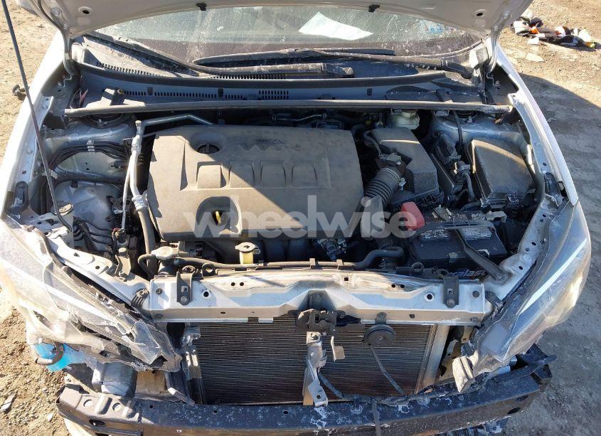 Photo 10 of 2018 Toyota Corolla LE (VIN 2T1BURHE7JC046630)