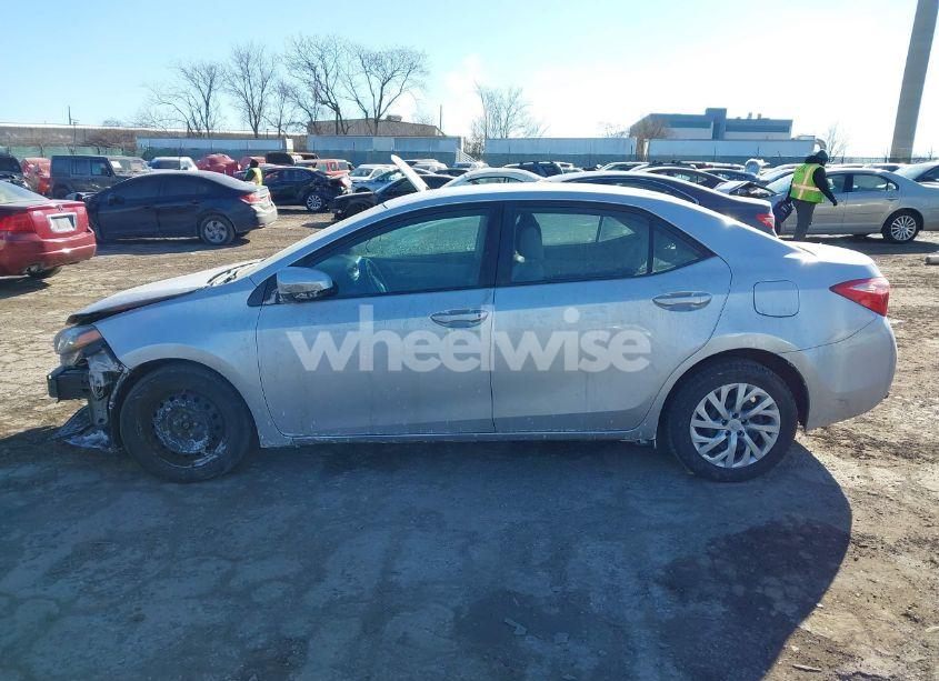 Photo 14 of 2018 Toyota Corolla LE (VIN 2T1BURHE7JC046630)