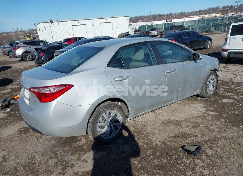 Photo 4 of 2018 Toyota Corolla LE (VIN 2T1BURHE7JC046630)