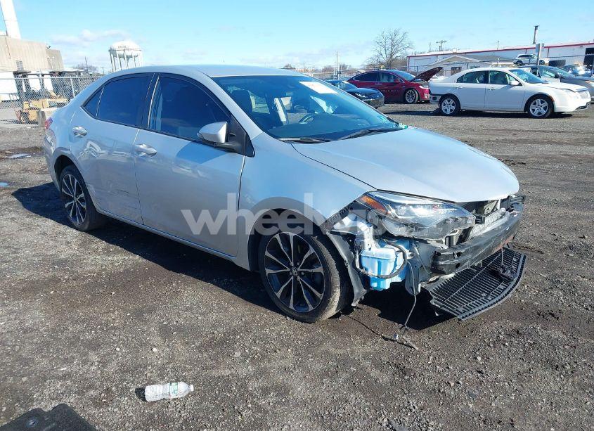 2018 Toyota Corolla SE (VIN 2T1BURHE7JC055652) main photo