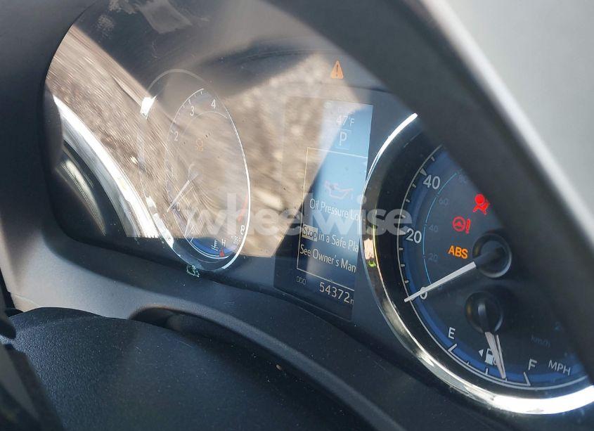 Photo 15 of 2018 Toyota Corolla SE (VIN 2T1BURHE7JC055652)