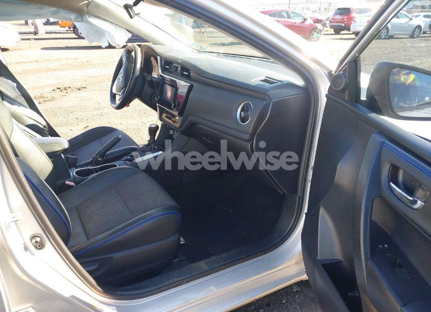 Photo 5 of 2018 Toyota Corolla SE (VIN 2T1BURHE7JC055652)