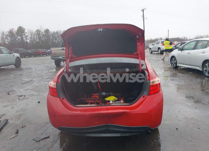 Photo 16 of 2018 Toyota Corolla LE (VIN 2T1BURHE7JC056381)