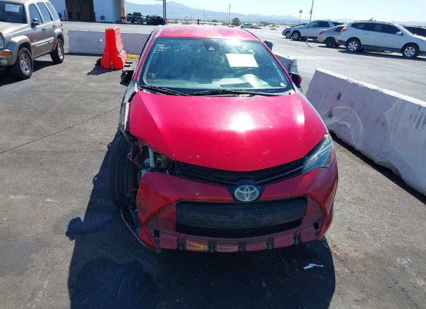 Photo 13 of 2018 Toyota Corolla LE (VIN 2T1BURHE7JC057868)