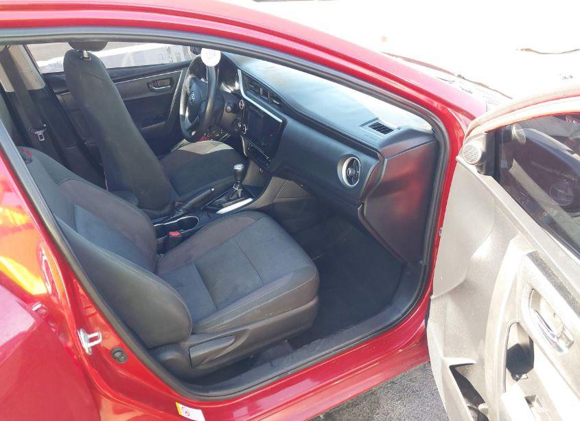 Photo 5 of 2018 Toyota Corolla LE (VIN 2T1BURHE7JC057868)