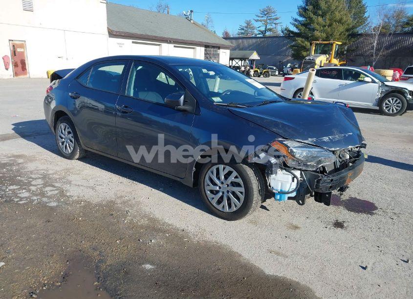 2018 Toyota Corolla LE (VIN 2T1BURHE7JC058406) main photo