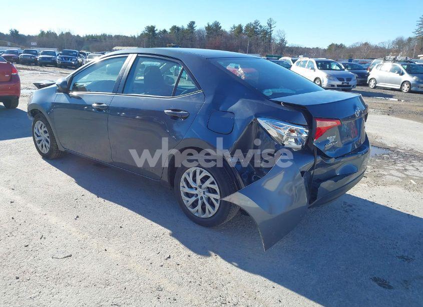 Photo 3 of 2018 Toyota Corolla LE (VIN 2T1BURHE7JC058406)