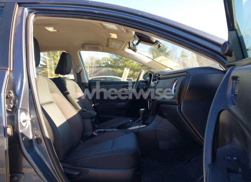 Photo 5 of 2018 Toyota Corolla LE (VIN 2T1BURHE7JC058406)