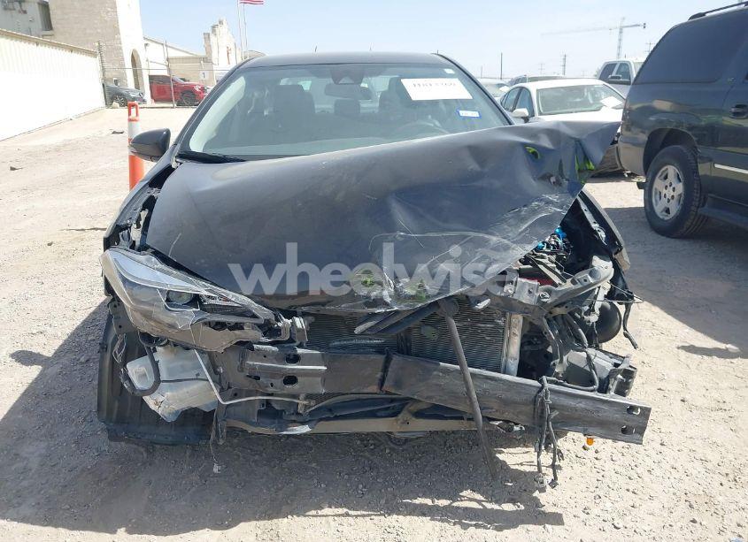 Photo 13 of 2018 Toyota Corolla SE (VIN 2T1BURHE7JC060172)