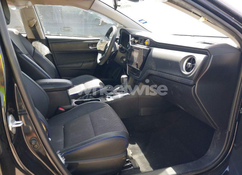 Photo 5 of 2018 Toyota Corolla SE (VIN 2T1BURHE7JC060172)