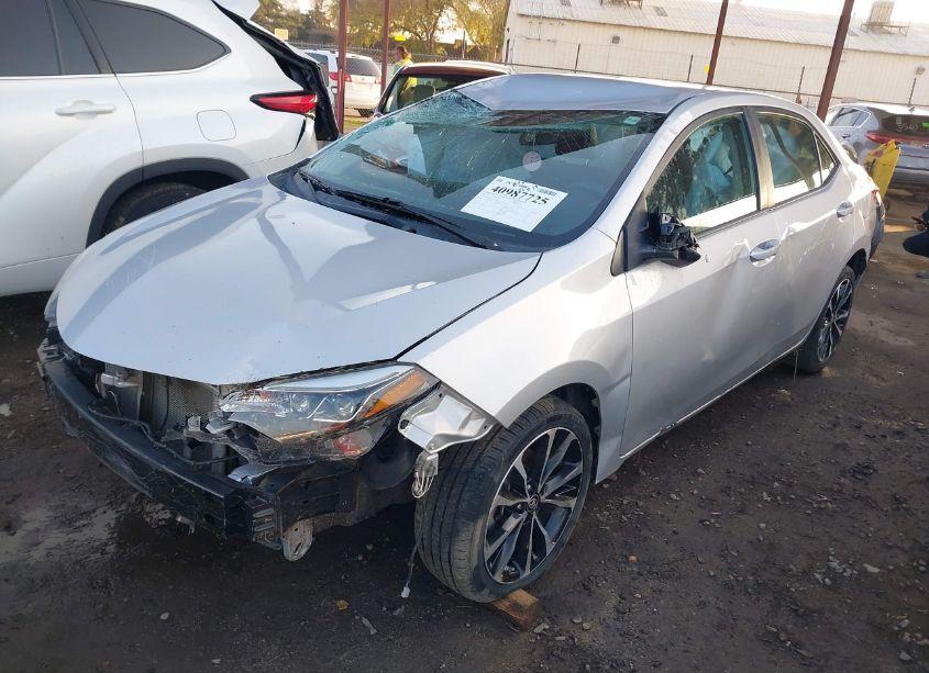 Photo 2 of 2018 Toyota Corolla SE (VIN 2T1BURHE7JC063606)