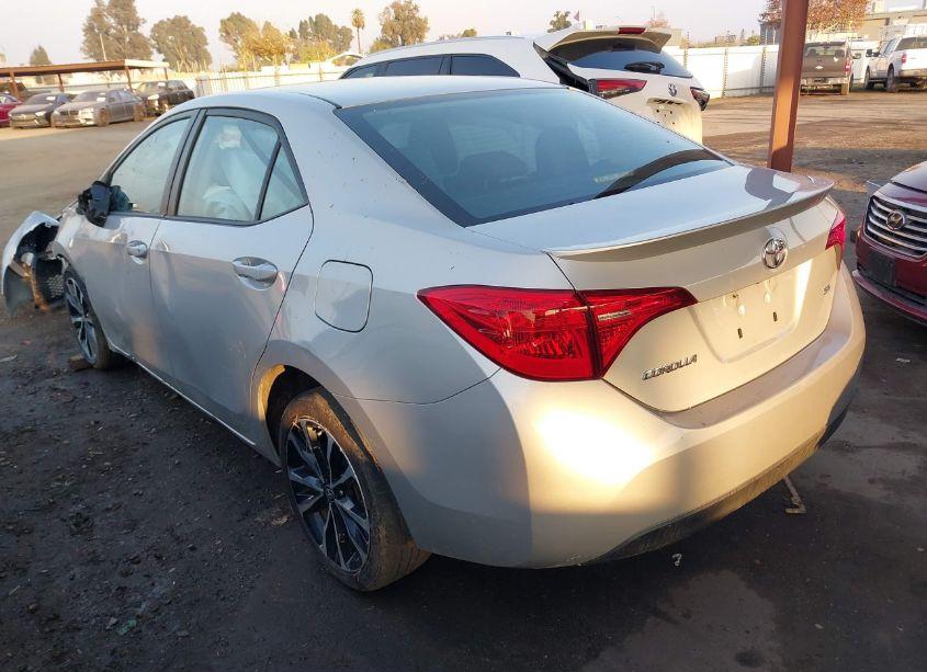 Photo 3 of 2018 Toyota Corolla SE (VIN 2T1BURHE7JC063606)