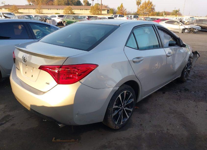 Photo 4 of 2018 Toyota Corolla SE (VIN 2T1BURHE7JC063606)