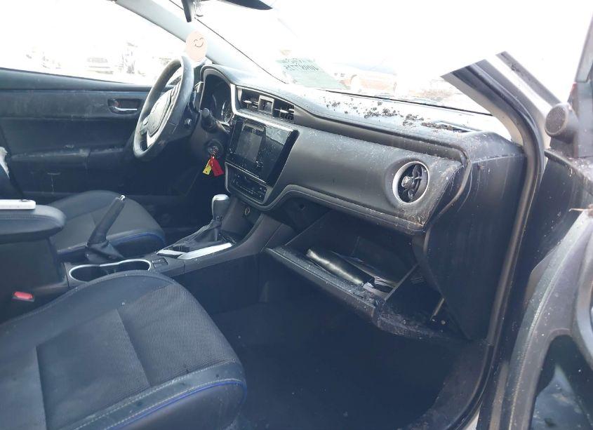 Photo 5 of 2018 Toyota Corolla SE (VIN 2T1BURHE7JC063606)